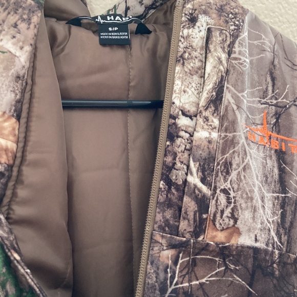 Habit Youth Cedar Branch Insulated Waterproof Bomber Jacket - Picture 5 of 11